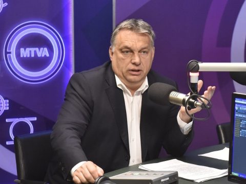 Orbán: egy centiméterre voltunk, hogy kilépjünk az Európai Néppártból