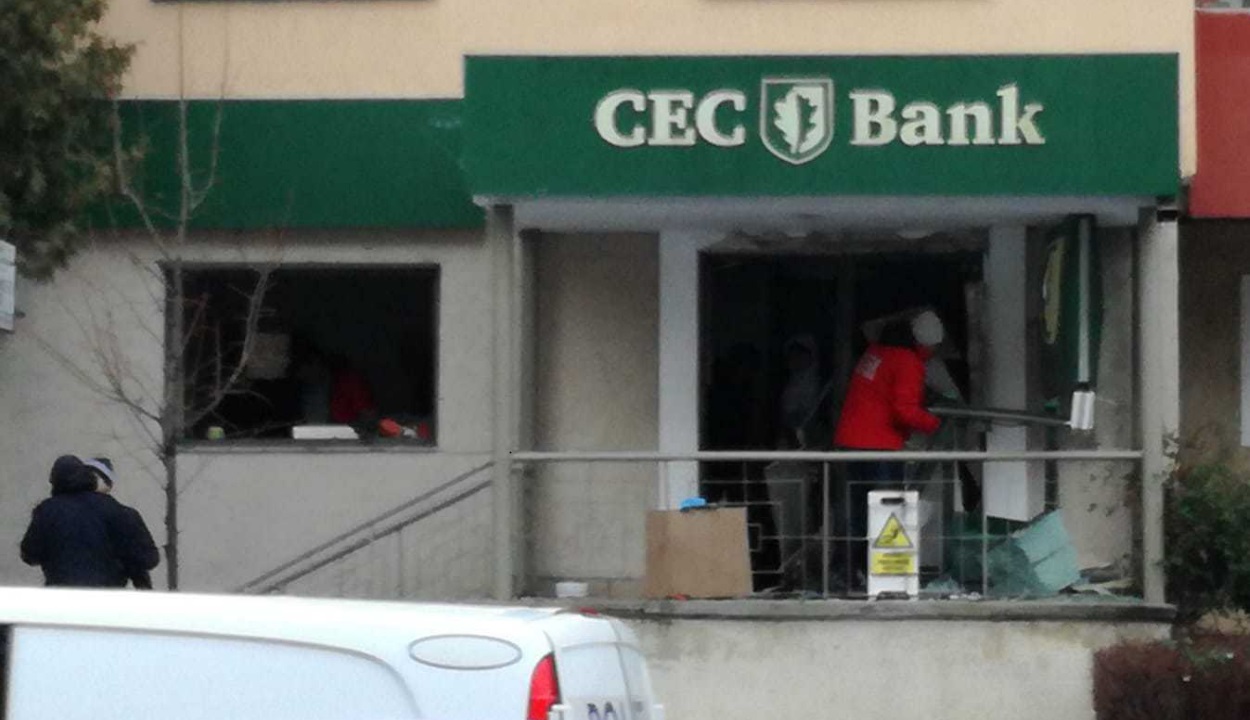 FRISSÍTVE: Robbantással próbáltak meg kirabolni egy bankautomatát Brassóban