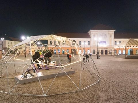 Megrongálták az ünnepi installációt Sepsiszentgyörgyön