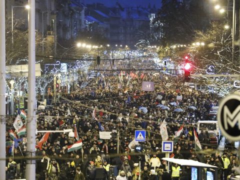 Vasárnap is tüntettek Budapesten