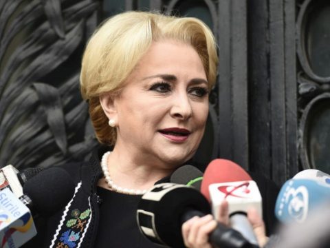 Dăncilă: akik hisznek Istenben, jobb emberek