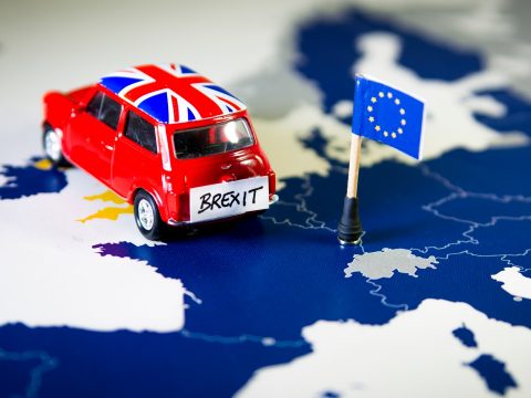 A brit kormány elfogadta a Brexit halasztását, nincs megfelelő többség az előrehozott választáshoz