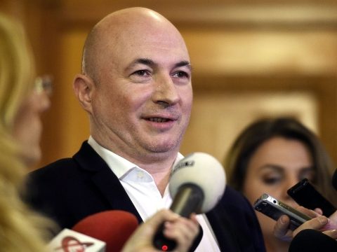 Codrin Ştefănescu: Johannis egész egyszerűen kéri a felfüggesztését