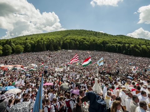 Jakubinyi érsek kiterjesztette a csíksomlyói búcsút a pápalátogatás napjára is