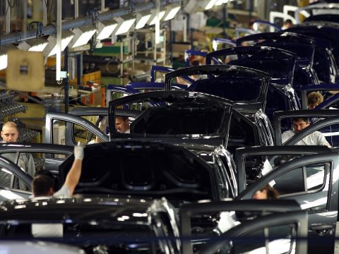 Az első háromnegyed évben 14 százalékkal csökkent a román járműgyártás