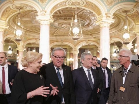 Az európai alapértékek védelmére bíztatták Romániát az unió vezető tisztségviselői