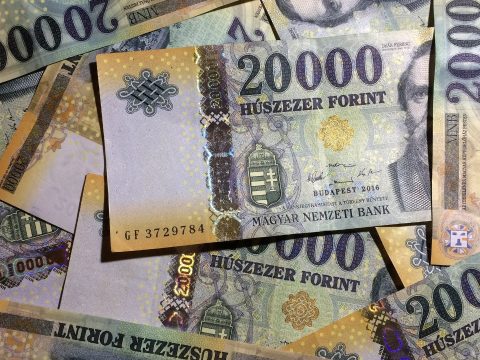 Filmbe illő trükkel csalt ki pénzt egy romániai férfi Magyarországon
