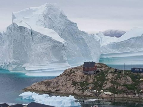 Műholdfelvételeken látható a grönlandi jégmezők olvadása
