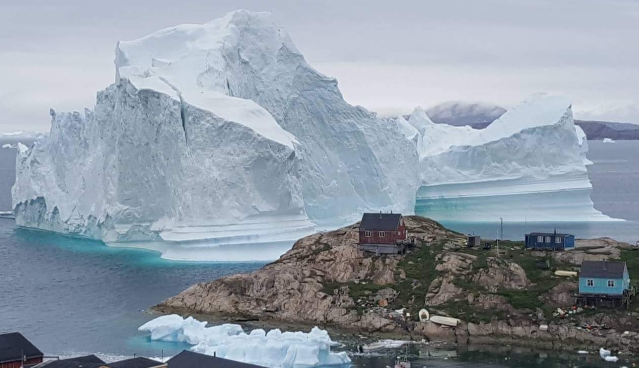 Műholdfelvételeken látható a grönlandi jégmezők olvadása