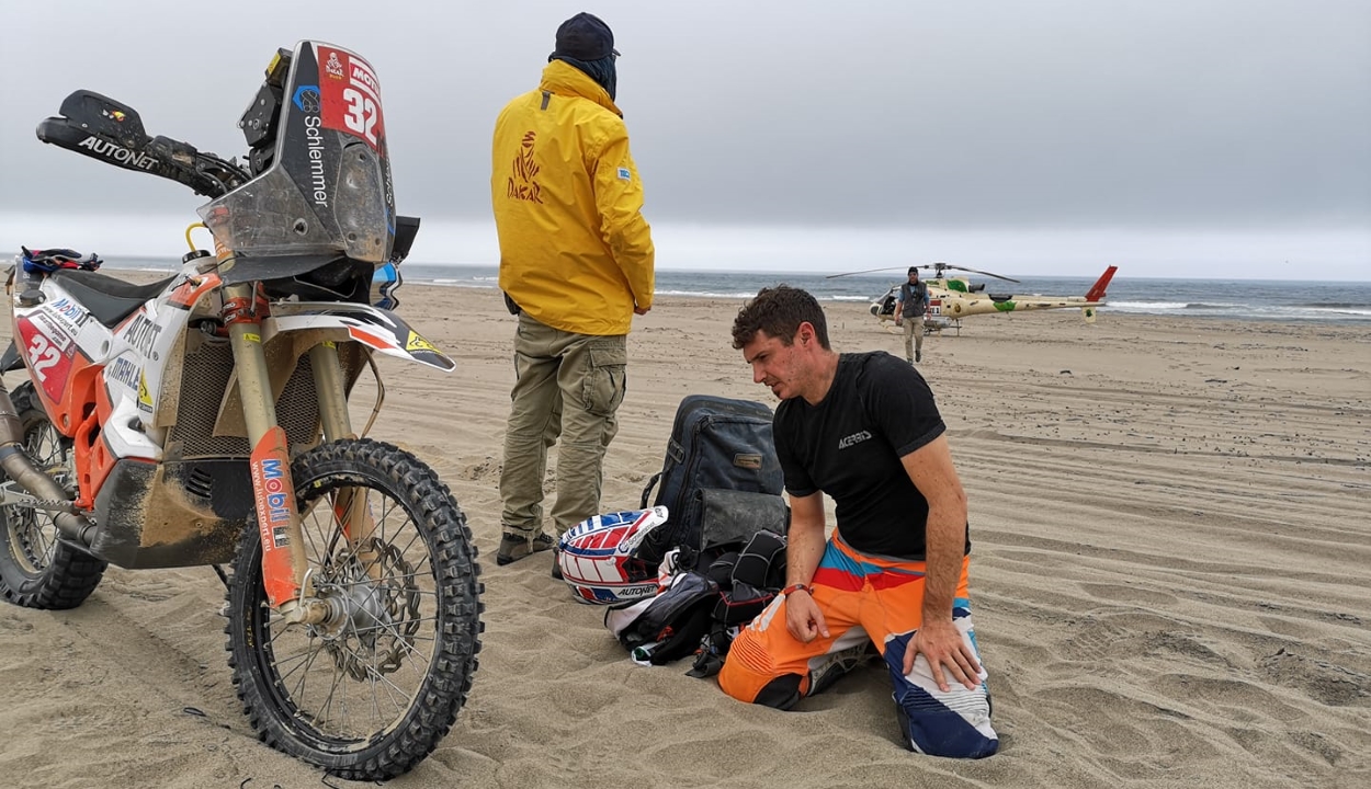 Feladta a Dakar-ralit Gyenes Emánuel