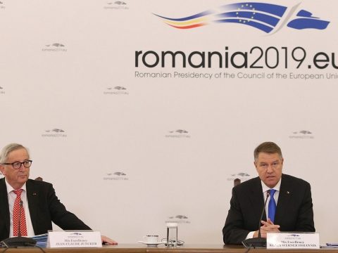 Juncker arra intette a román uniós elnökséget, ne exportálja belső konfliktusait