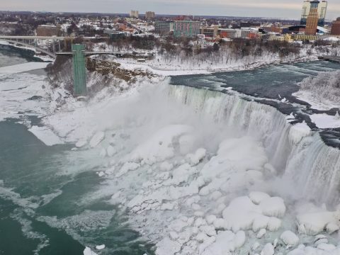 Öt év után ismét befagyott a Niagara-vízesés