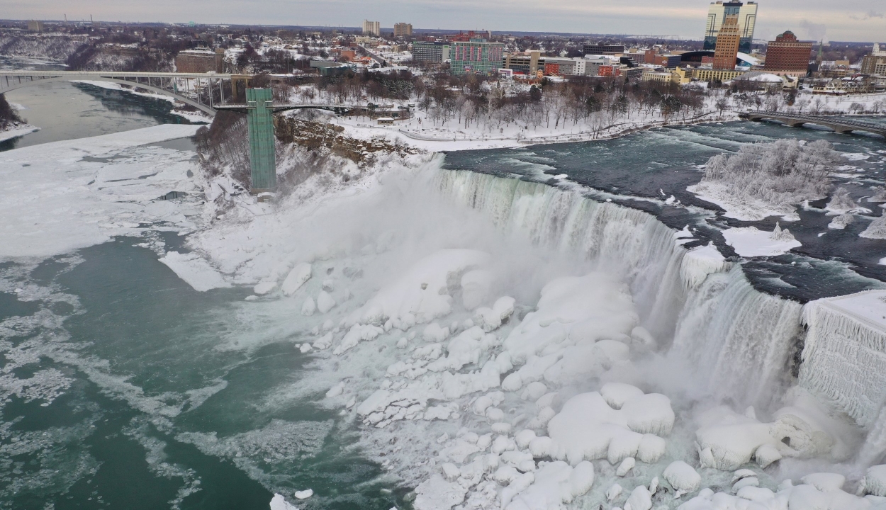 Öt év után ismét befagyott a Niagara-vízesés