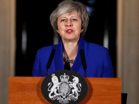 Theresa May a Brexit-tárgyalások újranyitását kéri az EU-tól