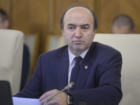 Toader: A megelőzés a fontos, nem az, hogy „építsünk börtönöket és zárjuk be őket”