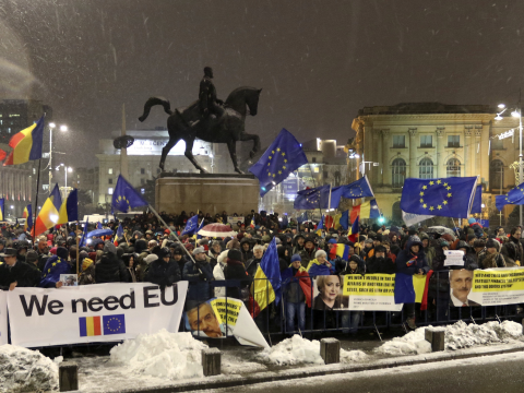 Több százan tüntettek az EU-elnökség megnyitója alatt