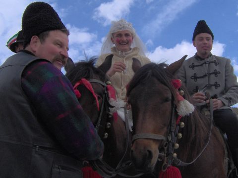 „Itt a farsang, áll a bál”