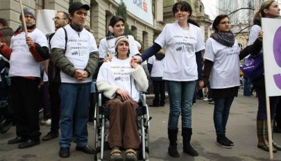 A fogyatékkal élőkért tüntetnek
