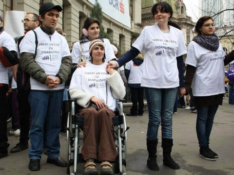 A fogyatékkal élőkért tüntetnek