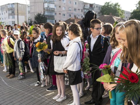 Iskolakezdés: mégsem kell felelősségvállalási nyilatkozatot kitölteniük a szülőknek