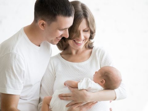 A párok többsége boldogtalan a gyermekük születése utáni évben