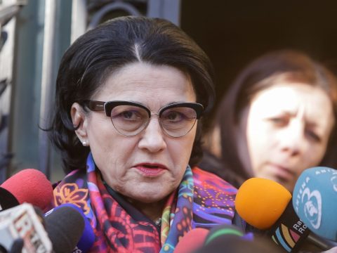 Andronescu: 65 millió lejt különítettünk el az iskolai mosdók rendbetételére