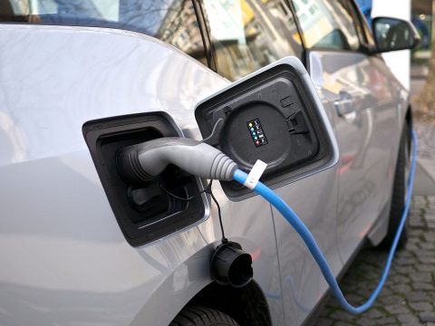 Rekordszámú elektromos autót adtak el tavaly Európában