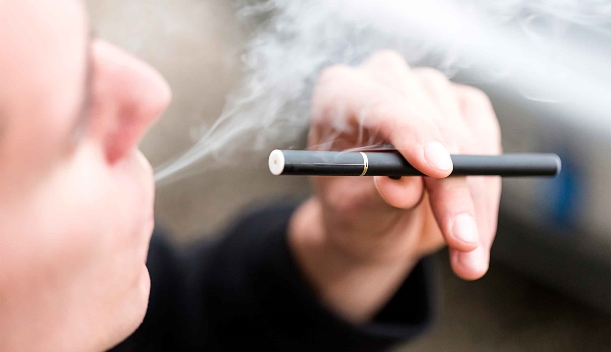 Mégsem olyan ártalmatlan az e-cigaretta egy új kutatás szerint