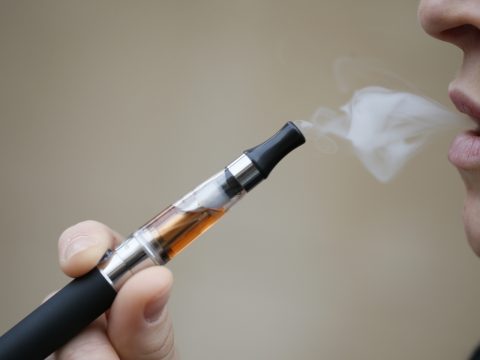 Többet segíthet a leszokásban az elektromos cigi, mint a nikotintapasz