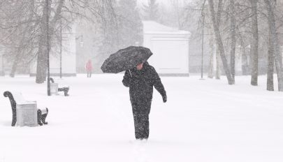 Havazásra, vegyes csapadékra, jegesedésre figyelmeztetnek a meteorológusok