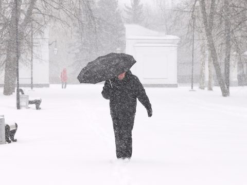 26 megyére érvényes sárga riasztást adtak ki a havazás és erős szél miatt