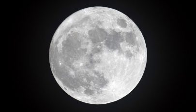 Rozsdásodik a Hold, és ezt a Földnek köszönheti
