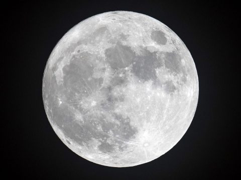 Hold-törvényeket hozott a NASA