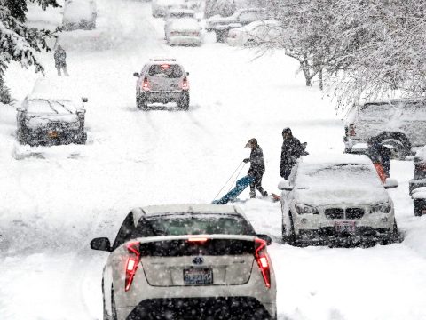 Repülőjáratok ezreit törölték az Egyesült Államokban a hóviharok miatt
