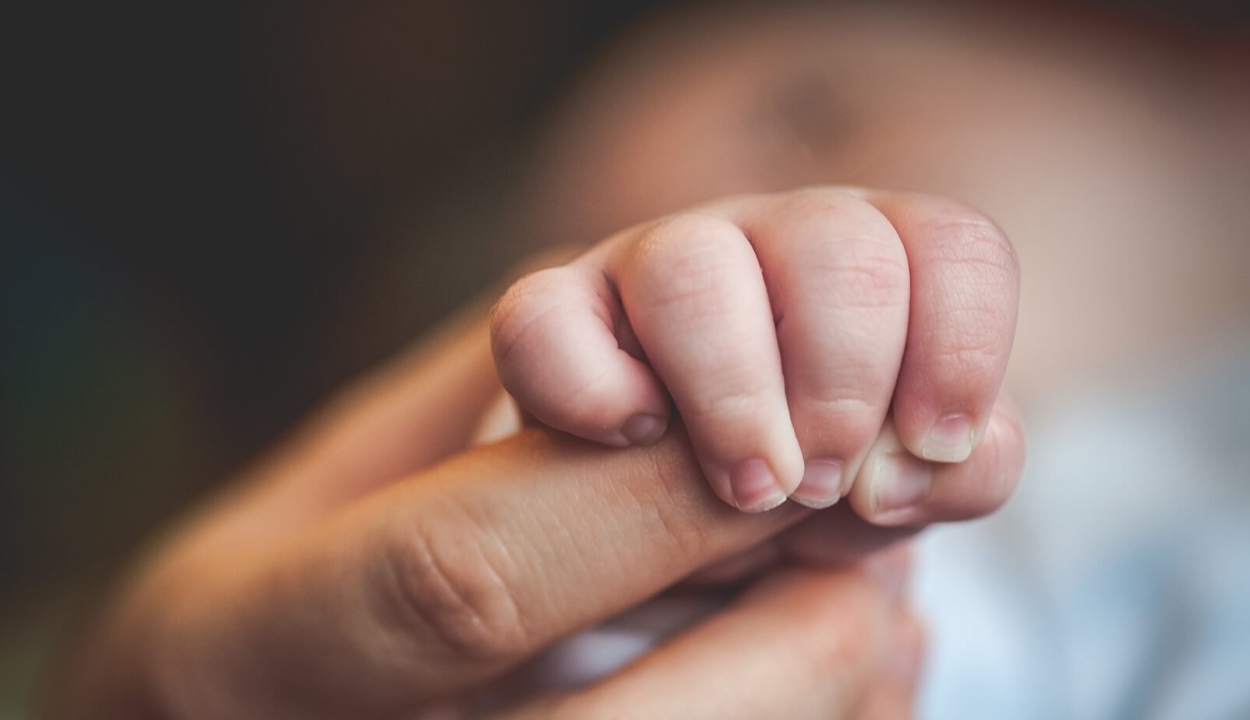 Tíz újszülöttnél mutatták ki a koronavírus jelenlétét a temesvári kórházban