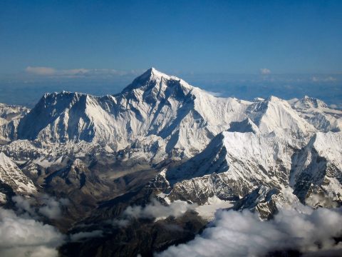 Hulladékproblémák miatt lezárták a kínai Mount Everest-alaptábort a turisták előtt