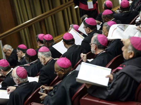 A püspökök a visszaélést elkövető papok kitaszítását szorgalmazzák az egyházból