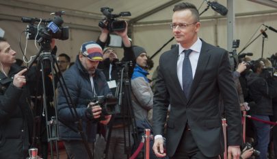 Szijjártó Péter: A magyar kormány anyagilag támogatná a MOGYE magyar karának működését