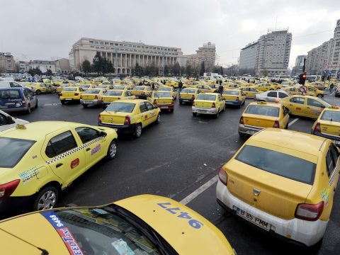 Taxisok tüntettek Bukarestben az Uber típusú fuvarozók betiltását követelve