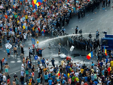 Az Európai Parlament elítélte a békés tüntetőkkel szembeni aránytalan erőszak alkalmazását