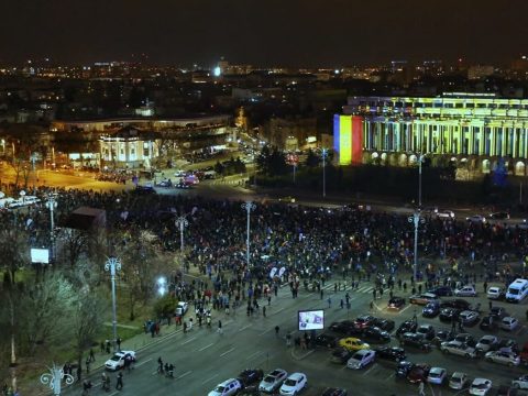 Az igazságügyi törvényeket módosítása ellen tüntettek országszerte