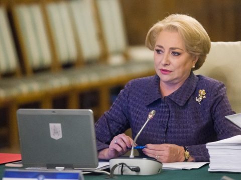 Dăncilă ünnepi üzenete: támogatjuk a nemzeti önazonosság szabad kifejezését