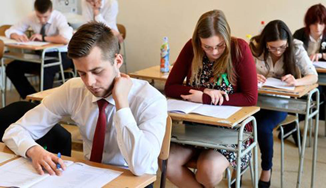 FRISSÍTVE: A választott tantárgyból vizsgáznak csütörtökön az érettségizők