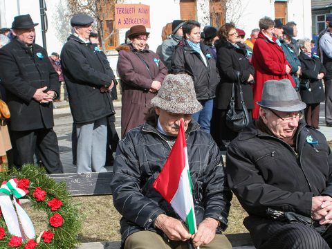 Székelyföld mesterséges elszegényítése ellen tiltakoztak Sepsiszentgyörgyön