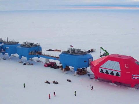 Tengerbe szakadhat, ezért kiürítették az antarktiszi brit kutatóbázist