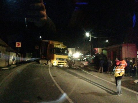 Nyerges vontatóval ütközött egy személygépkocsi Mikóújfaluban