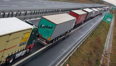 Több száz romániai kamion vesztegel az olasz és a szlovén határon