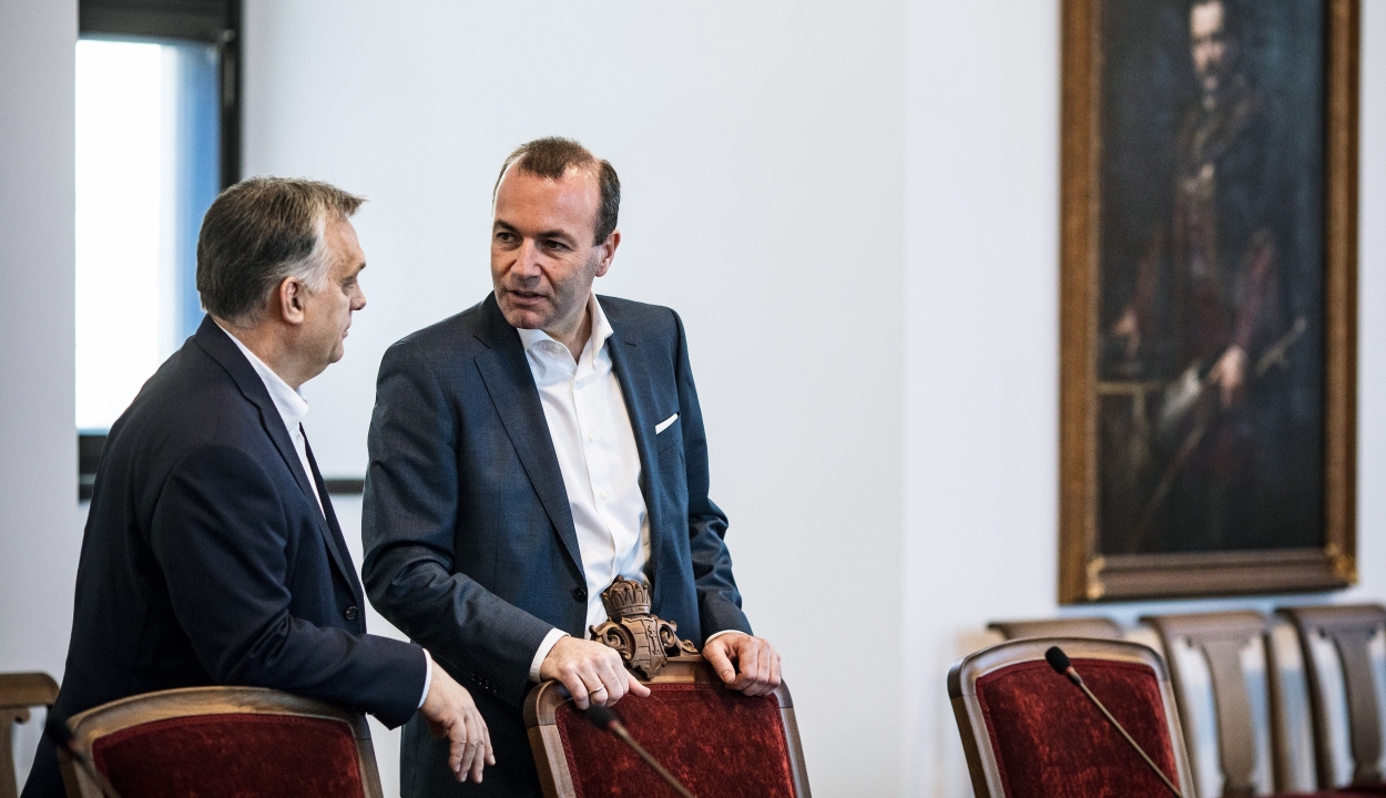 Manfred Weber szerint konstruktív volt az Orbán Viktorral folytatott megbeszélés