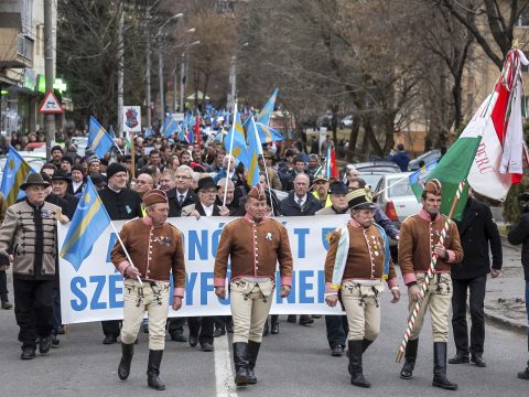 FRISSÍTVE: Hallgatólagosan elfogadták Székelyföld autonómiastatútumát