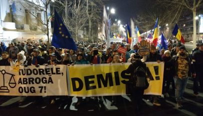Az igazságügyi törvények módosítása ellen tüntettek Bukarestben és több nagyvárosban